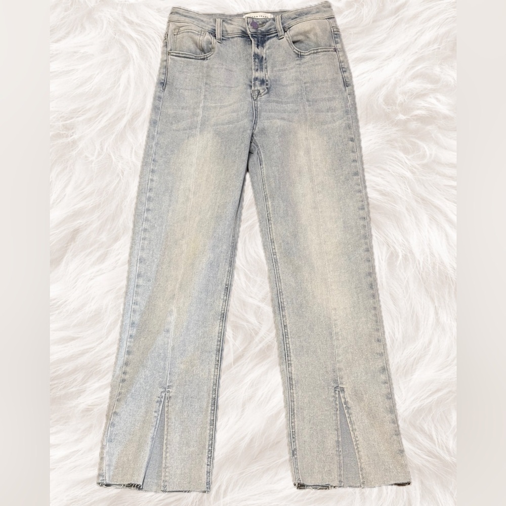 Risen Jeans Sz 7 Light Wash High Rise Straight Ankle Jeans Slit Hem Minimalist